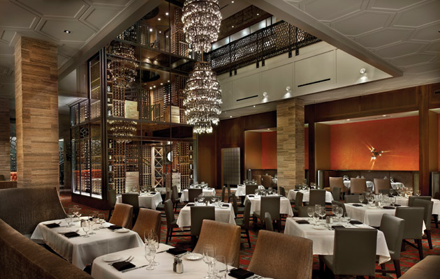 The dining room of Del Frisco's Chicago restaurant