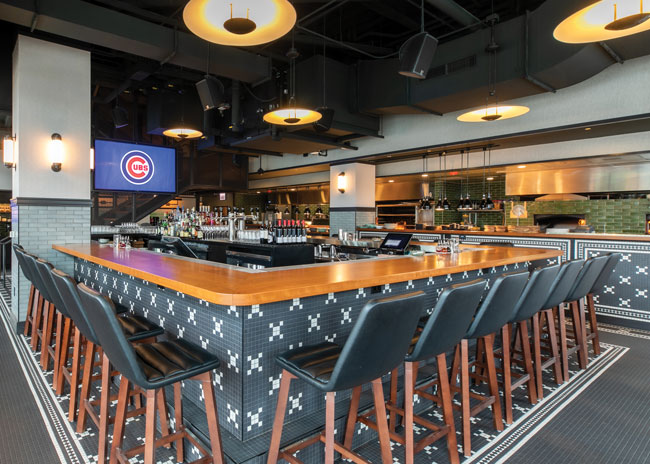 Cubs' Joe Maddon, Levy team on Wrigley restaurant