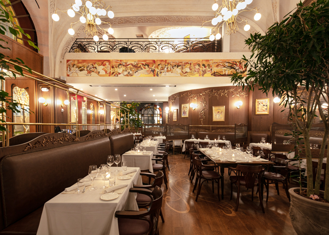 rd+d - Art Nouveau Brasserie Mixes Modern, Parisian Luxuries