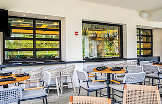 Meeting the Unique Challenges of Merging Indoor/Outdoor Spaces with Clopay.